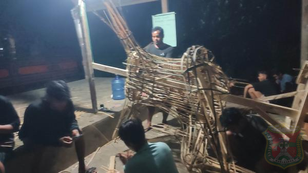 FOTO PEMBUATAN OGOH OGOH