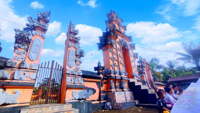 Rayakan Galungan, Umat Hindu Desa Rante Mario Melakukan persembahyangan